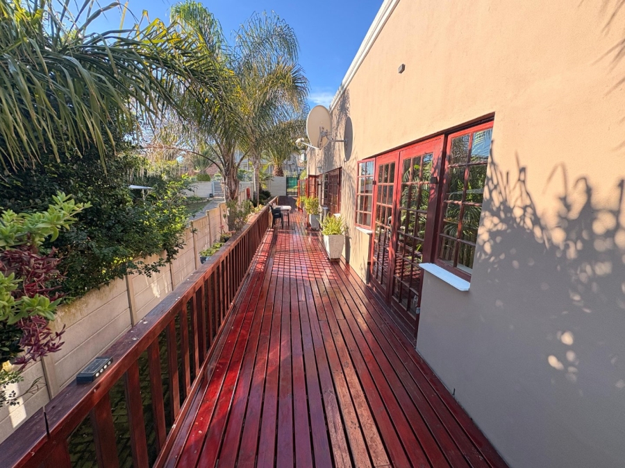 4 Bedroom Property for Sale in Fraaiuitsig Western Cape